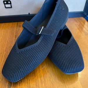 NWOT. Women’s Margot Mary-Jane. Vivaia. Black. 35.5 W (5.5)